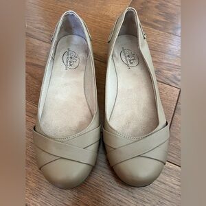 Life Stride Beige Slip Ons - Size 8